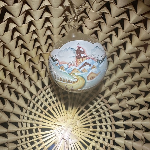 Exquisite Handpainted Glass Ornament Snow Scene BRONNER'S CHRISTmas WONDERLAND - Picture 3 of 16